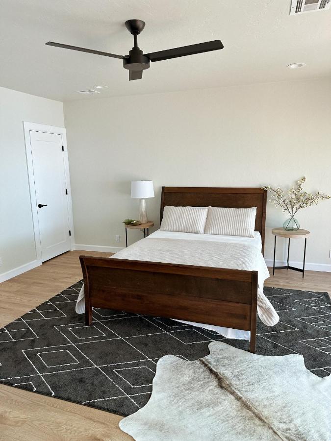 Newly Renovated 4B, 2.5 Bath Lakefront Home With South Grand Lake Views And Dock Vinita Exterior foto